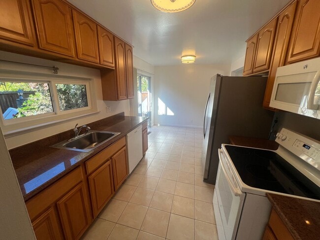 Building Photo - 1265-1267 W. Washington Avenue