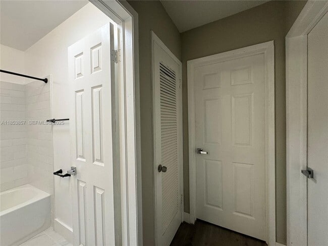 Building Photo - 4317 NE 21st Ave