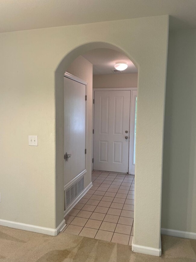 Building Photo - 2 bed/2 bath 2nd-floor condo in Lakeshores at Centerra.