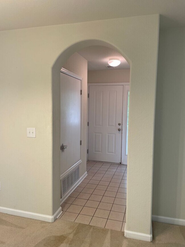 Foto del edificio - 2 bed/2 bath 2nd-floor condo in Lakeshores at Centerra.