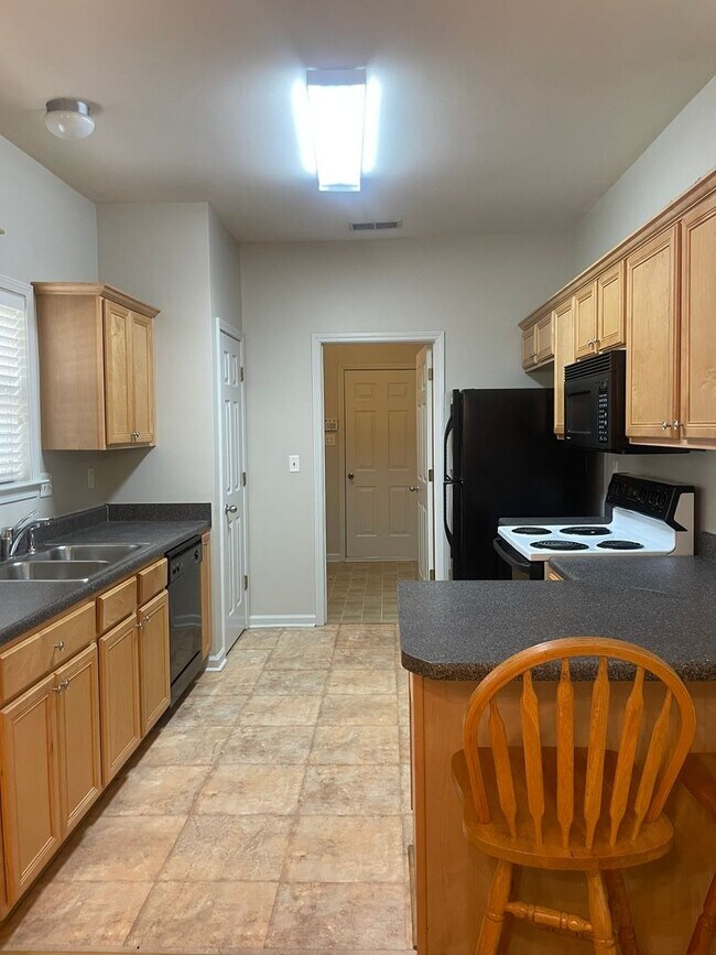 Foto del edificio - Available NOW in Harbor Town- 2 BR/2BA