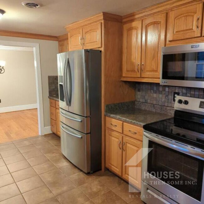 Foto del edificio - 443 Chastain Rd