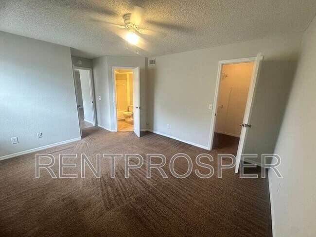 Foto del edificio - 4532 Commander Dr