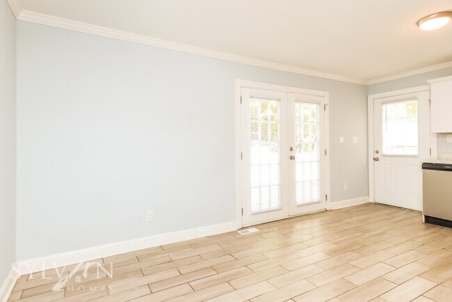 Building Photo - This charming home is ready for your perso...