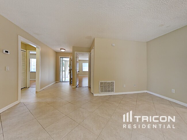 Building Photo - 1809 Oakwald Drive Brandon FL