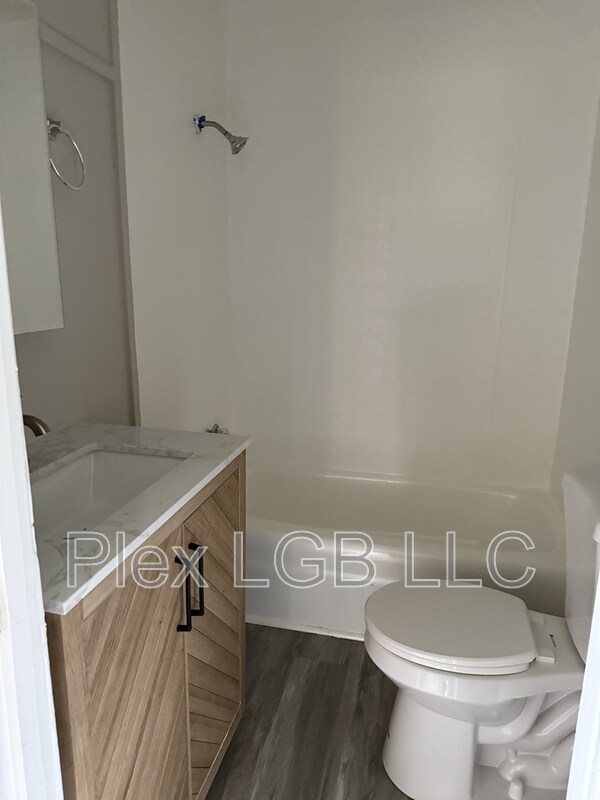 Foto del edificio - 100 Oak Ln