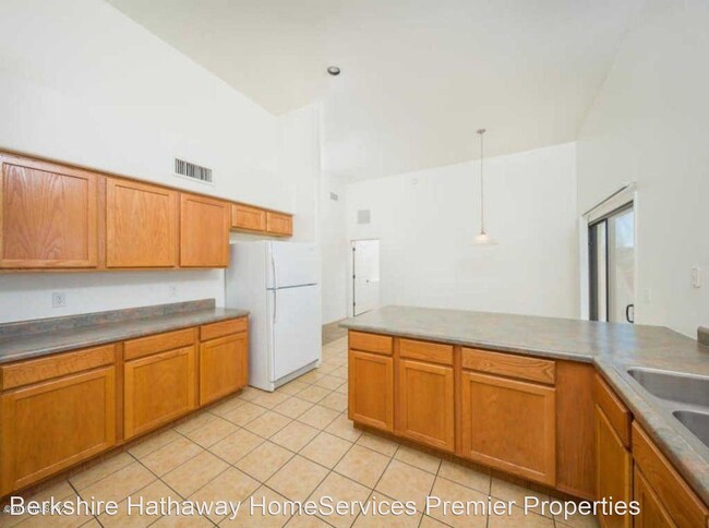 Building Photo - 16 S Happy Valley Saddle Dr