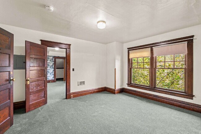 Foto del edificio - 308 W 13th Ave