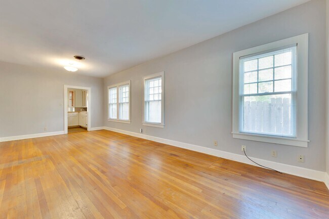 Building Photo - 3014 Hemphill Park