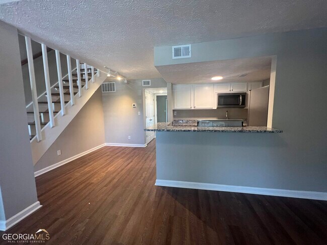 Building Photo - 1001 Park Hill Dr