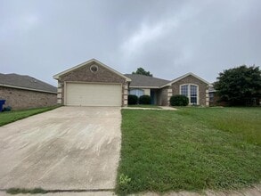 Building Photo - 2409 Gail Dr