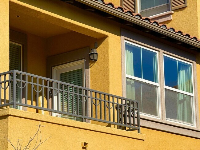 Building Photo - Welcome to your beautifully townhome in th...