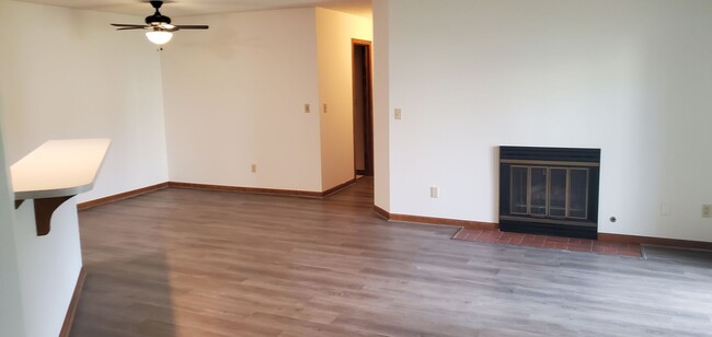 Building Photo - 3 bd Park DeVille condo in W Columbia, new...