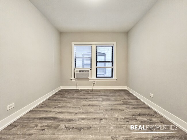 Foto del edificio - 711 W Brompton Ave