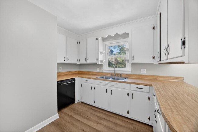 Foto del edificio - 1321 Briarfield Ave