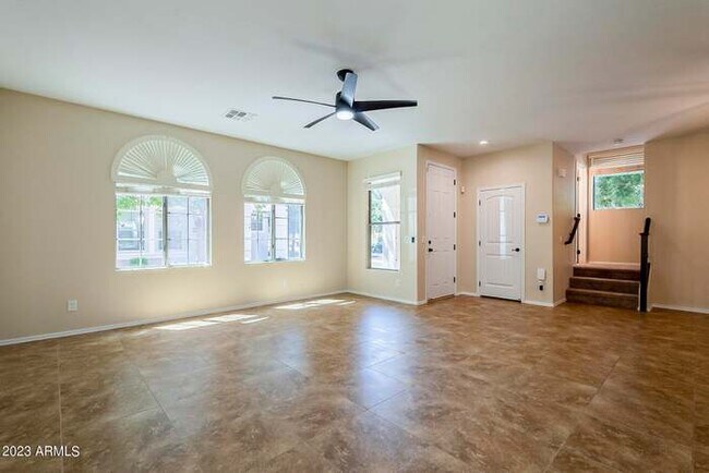 Building Photo - Beautiful Power Ranch House!!