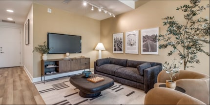 Building Photo - 1100 Oak Lawn Ave