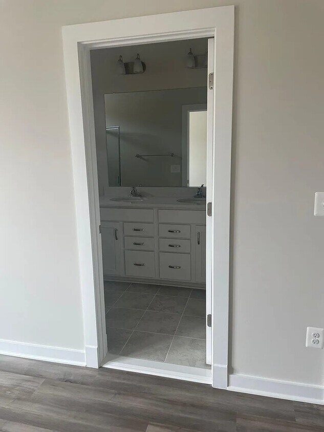 Foto principal - 124 Kinross Ln