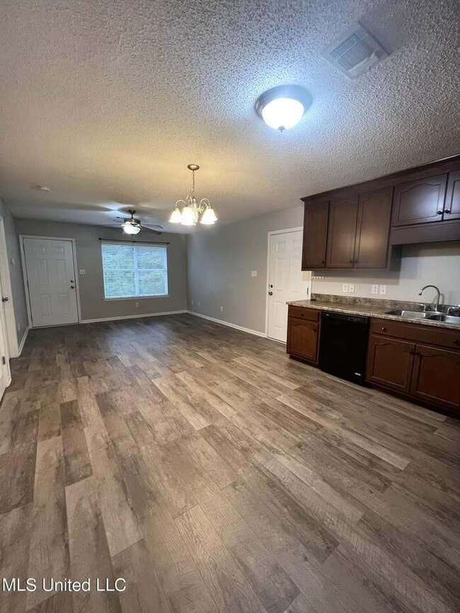 Building Photo - 4 Ivy Cove