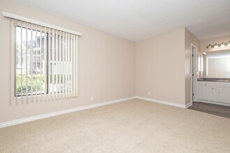 Building Photo - Raintree Apartment Homes