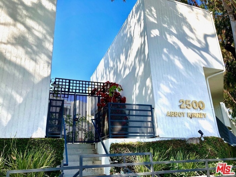 Foto principal - 2500 Abbot Kinney Blvd