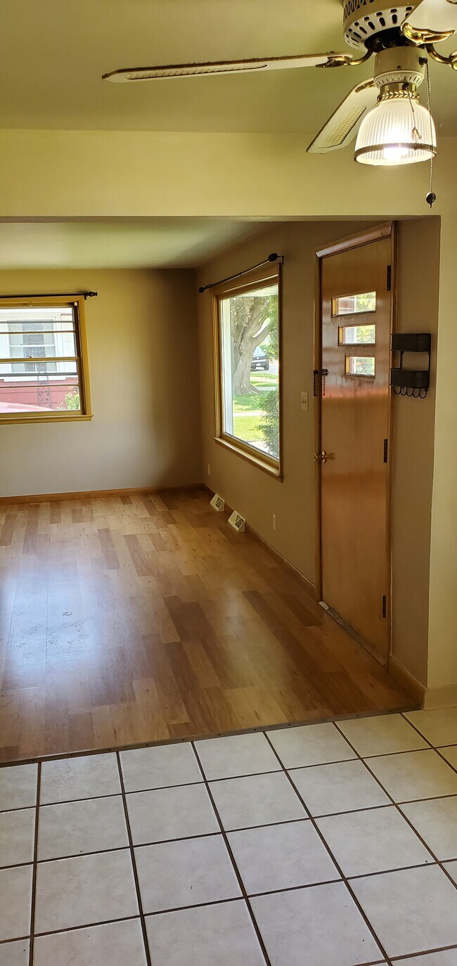 Foto del edificio - 1163 Higgins Ave