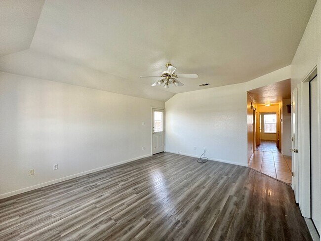 Building Photo - 1413 Cinch Dr