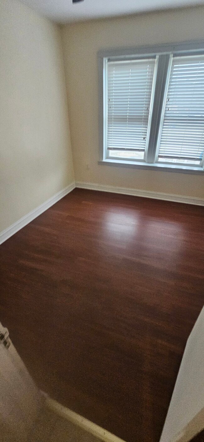 Foto del edificio - 1811 W 63rd St