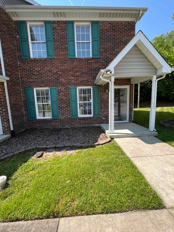 Primary Photo - 402 Maple Grove Ct
