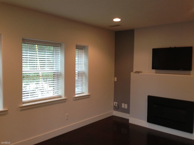 Foto del edificio - 2 br, 1 bath  - 120 Eastern Ave SE Apt 1