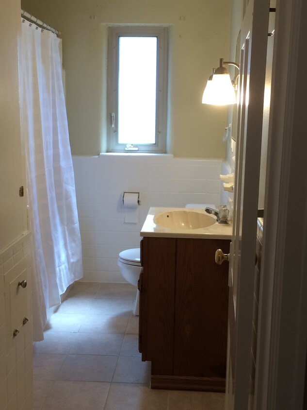 1 bathroom - 1712 Shroyer Rd