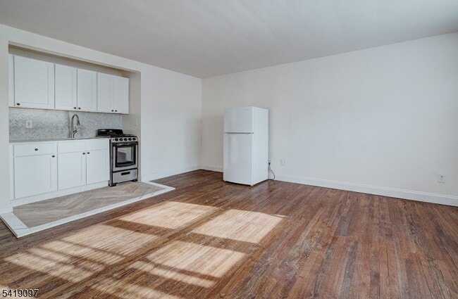 Building Photo - 22 Cottage St