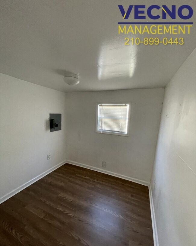 Building Photo - 4040 SW Military Dr