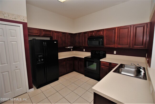 Building Photo - 5050 Playpen Dr