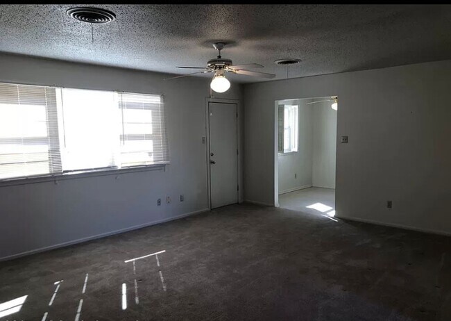 Foto del edificio - 3 Bedrooom 2 bath