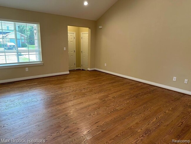 Building Photo - 1049 Birchwood Ave