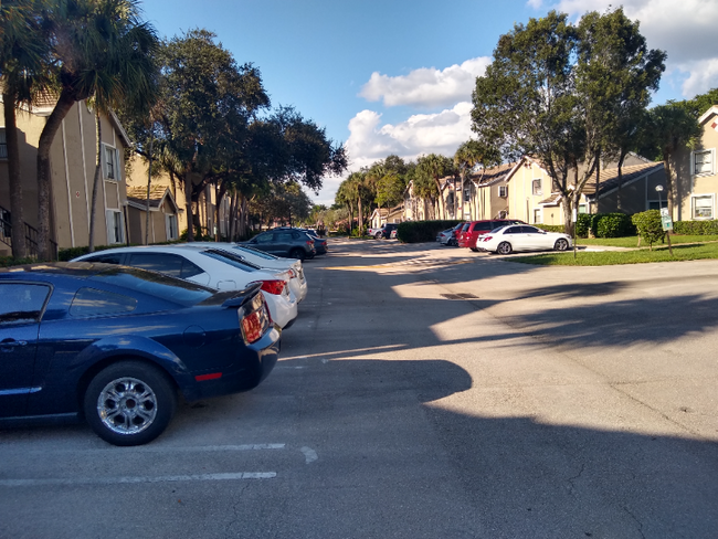 Building Photo - 9665 Riverside Dr