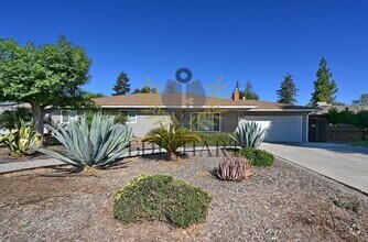 Building Photo - 5568 N Millbrook Ave