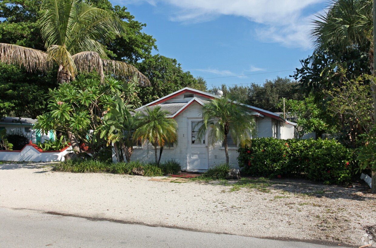 Building Photo - 381 NW 43rd Ct
