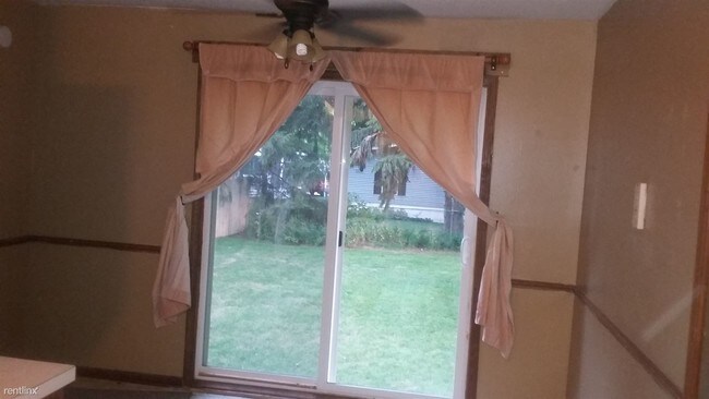 Foto del edificio - 3 br, 2 bath Apartment - 530 56th st se