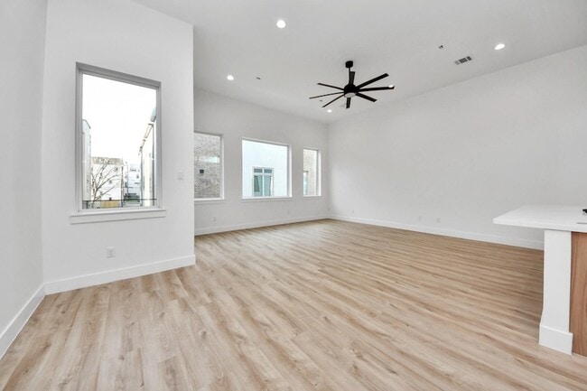 Photo - 3409 Hutchins St House