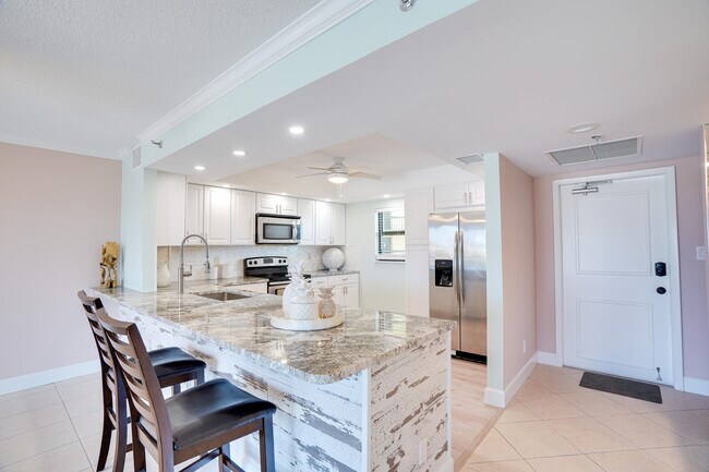 Building Photo - 801 S Ocean Dr