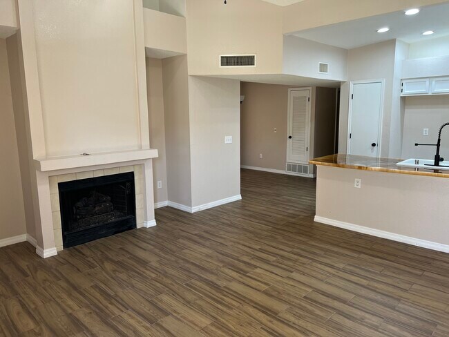 Building Photo - 701 Espada Dr