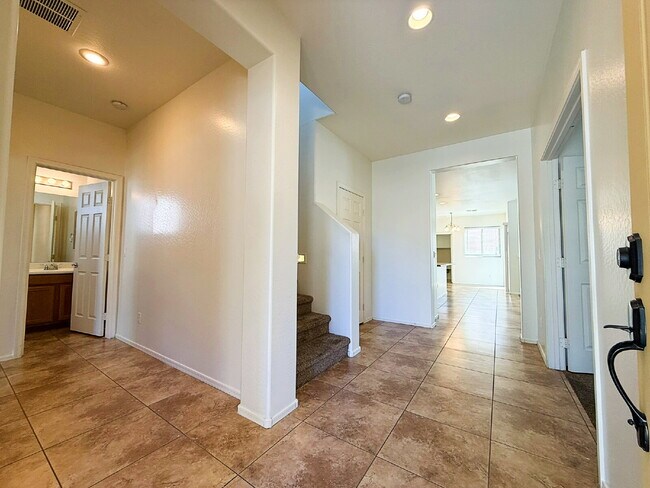 Foto del edificio - Charming Glendale Home with Spacious Lot & Prime West Valley Location!