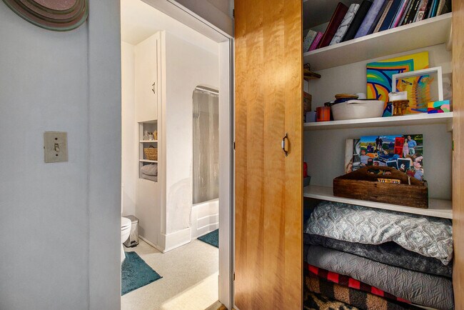 Foto del edificio - 407 N Ashley St