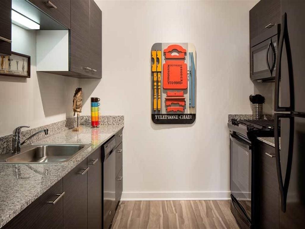 Foto principal - 733 N LaSalle Dr