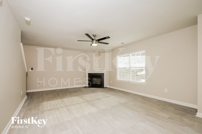 Building Photo - 2043 Longshadow St