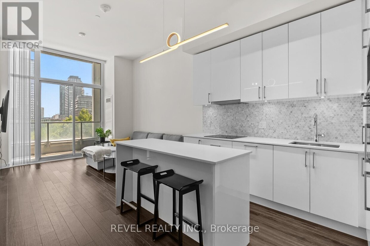 Photo principale - 27-W227 Bathurst St