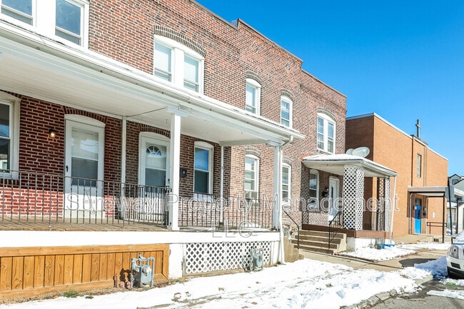 Foto del edificio - 8 W 8th St