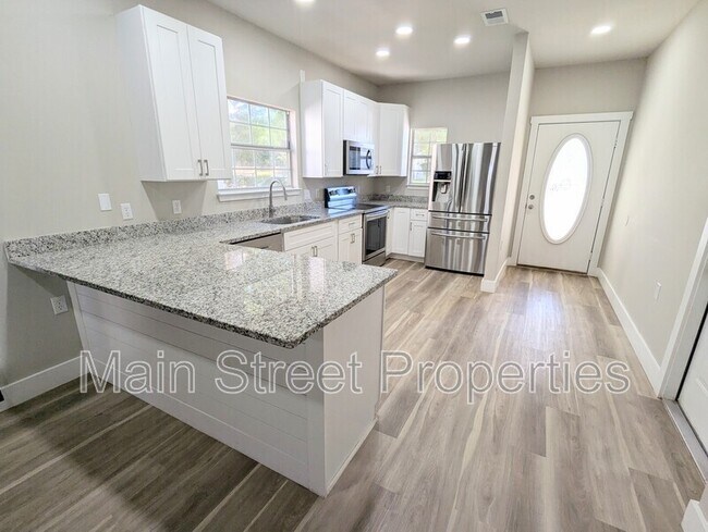 Building Photo - 216 Wildflower Ln